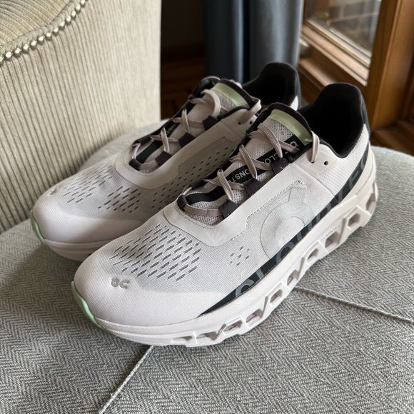 On cloud Monster - Picture 3 of 8